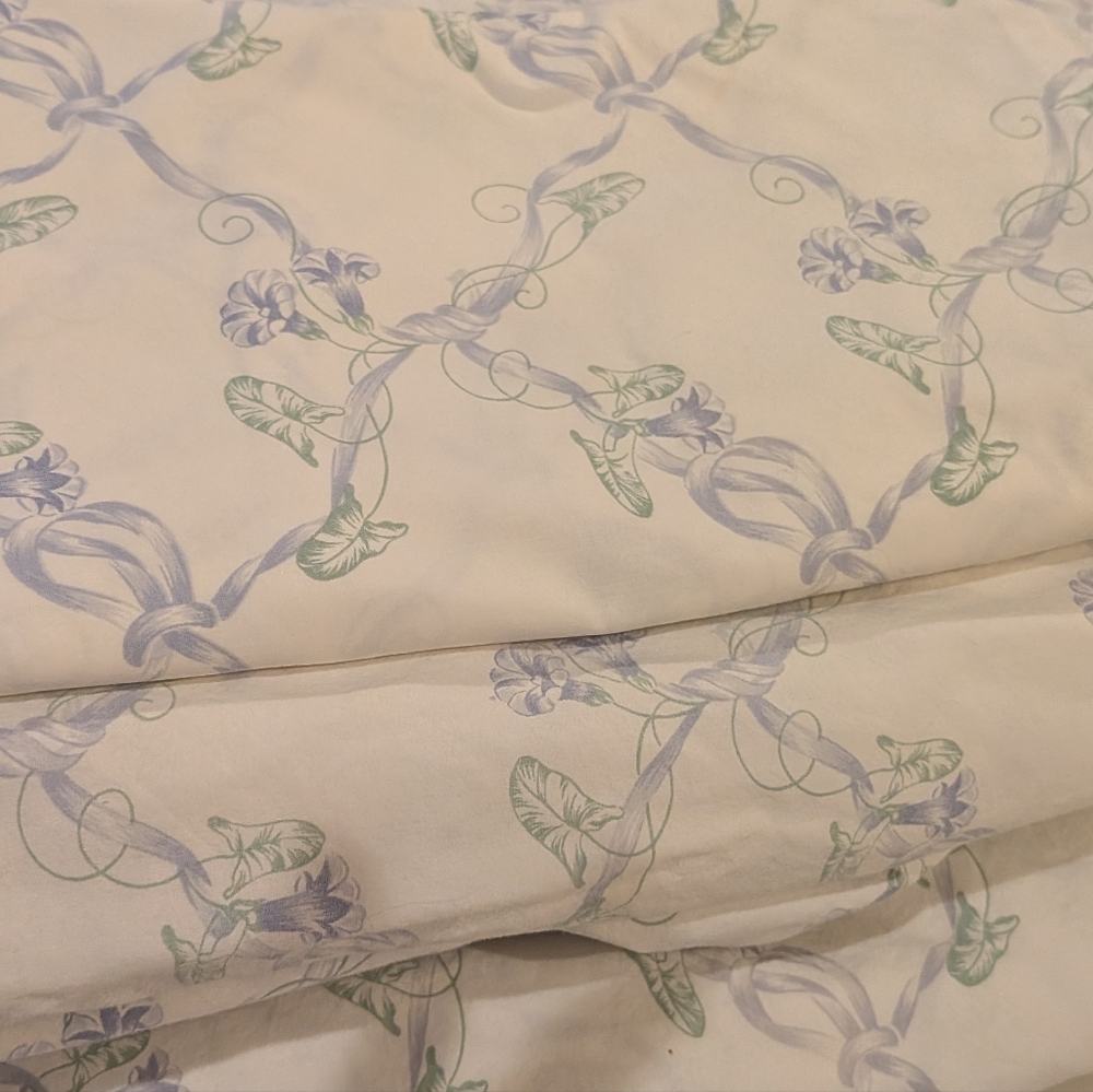 Fine Cotton Italian Full Sheet Set With Matching Duvet Cover And One Sham